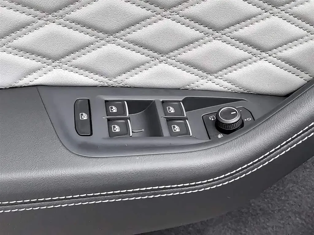 2025 Volkswagen Magotan 1.4T 150HP L4 7DCT,autocango,china used car exporter,china ev exporter,chinese used car exporter,chinese used ev exporter