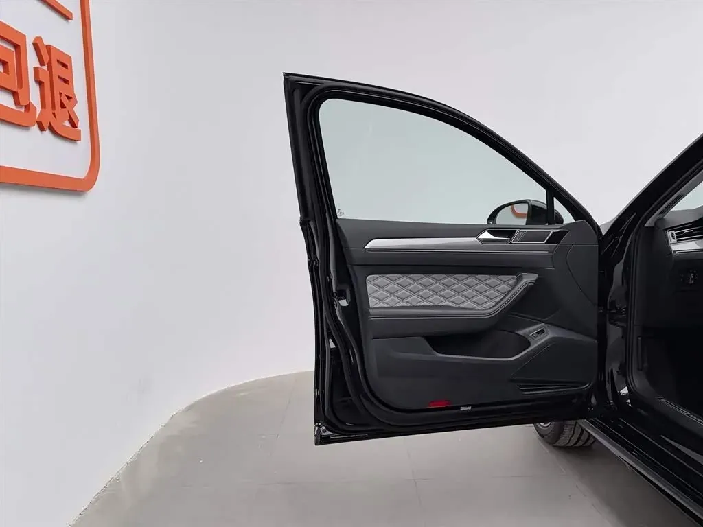 2025 Volkswagen Magotan 1.4T 150HP L4 7DCT,autocango,china used car exporter,china ev exporter,chinese used car exporter,chinese used ev exporter