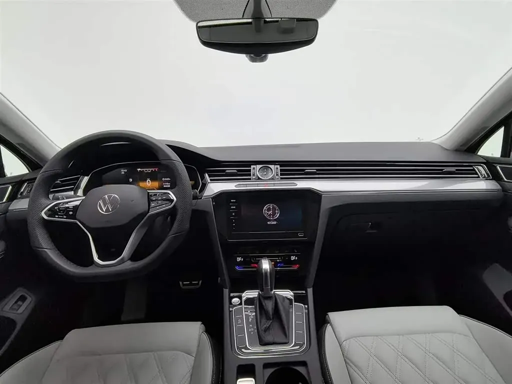 2025 Volkswagen Magotan 1.4T 150HP L4 7DCT,autocango,china used car exporter,china ev exporter,chinese used car exporter,chinese used ev exporter