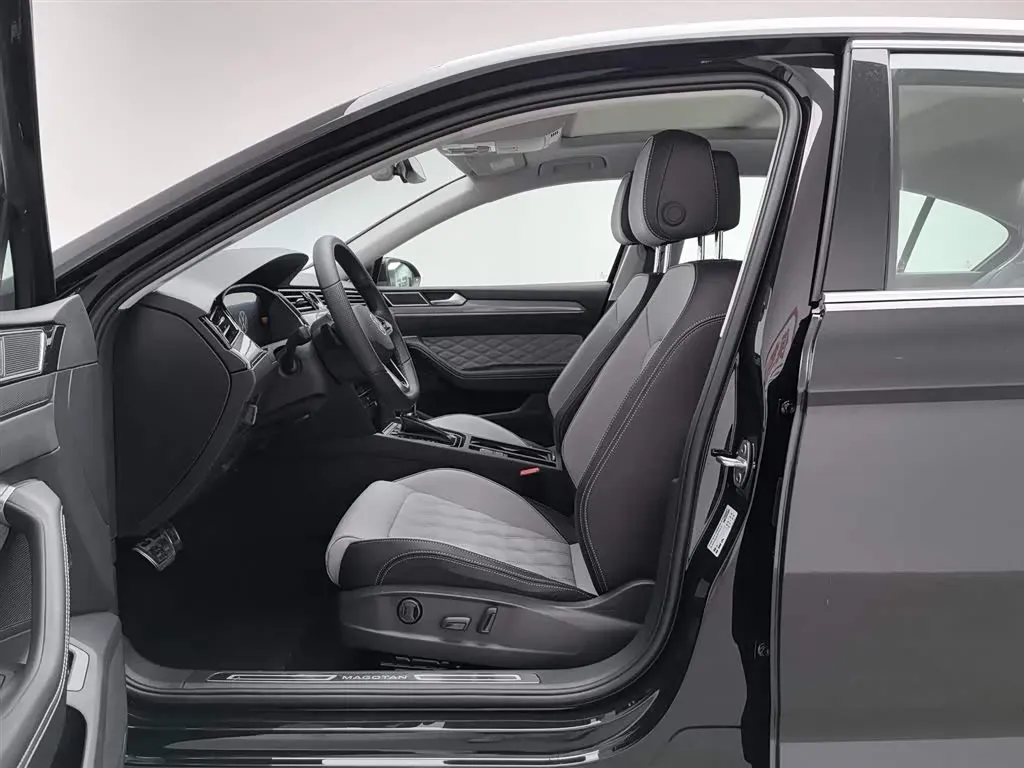 2025 Volkswagen Magotan 1.4T 150HP L4 7DCT,autocango,china used car exporter,china ev exporter,chinese used car exporter,chinese used ev exporter