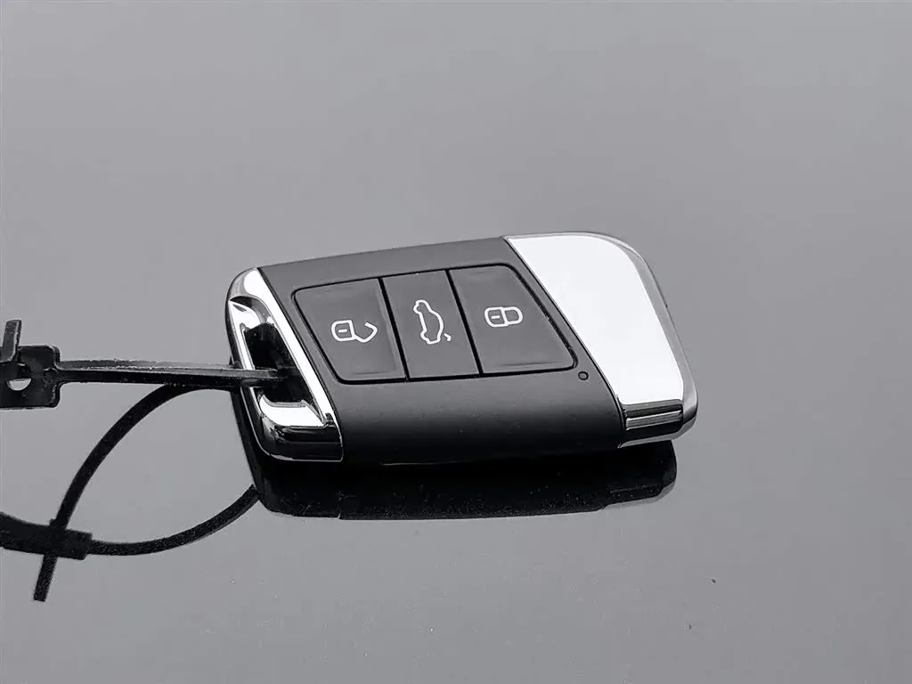 2025 Volkswagen Magotan 1.4T 150HP L4 7DCT,autocango,china used car exporter,china ev exporter,chinese used car exporter,chinese used ev exporter