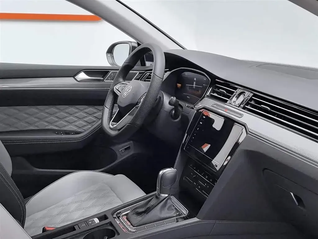 2025 Volkswagen Magotan 1.4T 150HP L4 7DCT,autocango,china used car exporter,china ev exporter,chinese used car exporter,chinese used ev exporter