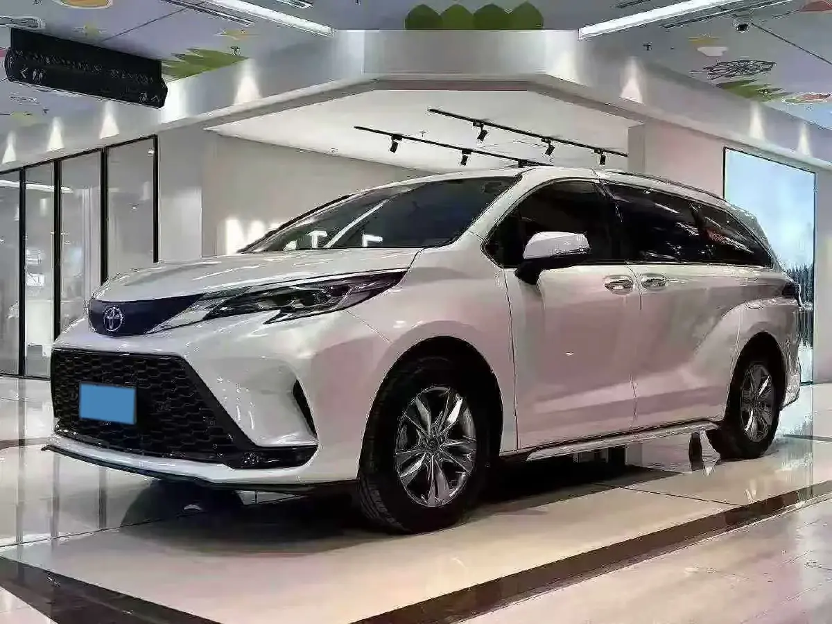 2024 Toyota Granvia 2.5L 189HP L4 E-CVT Hybrid