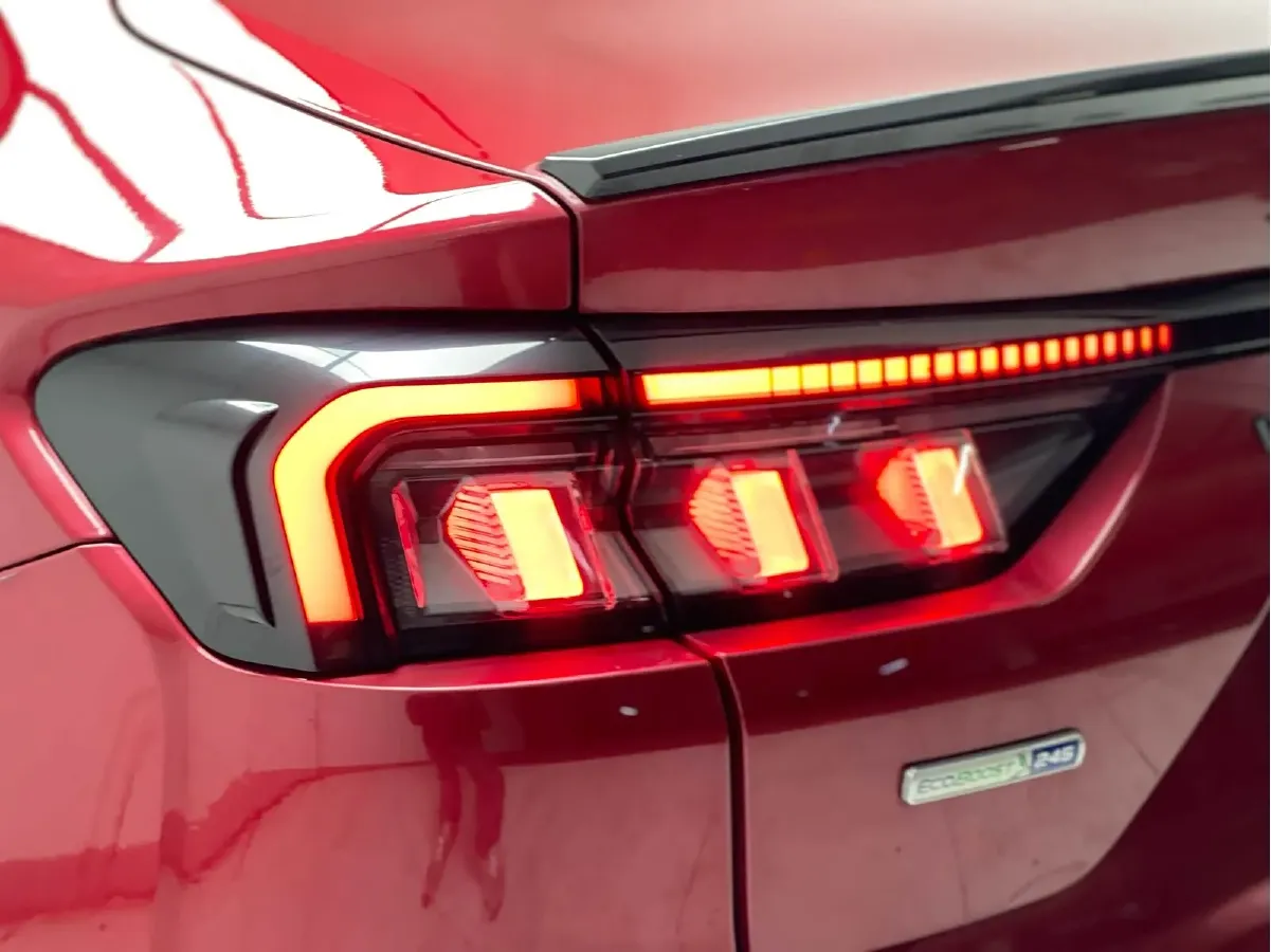 2022 Ford Mondeo 2.0T 238HP L4 8AT,autocango,china used car exporter,china ev exporter,chinese used car exporter,chinese used ev exporter