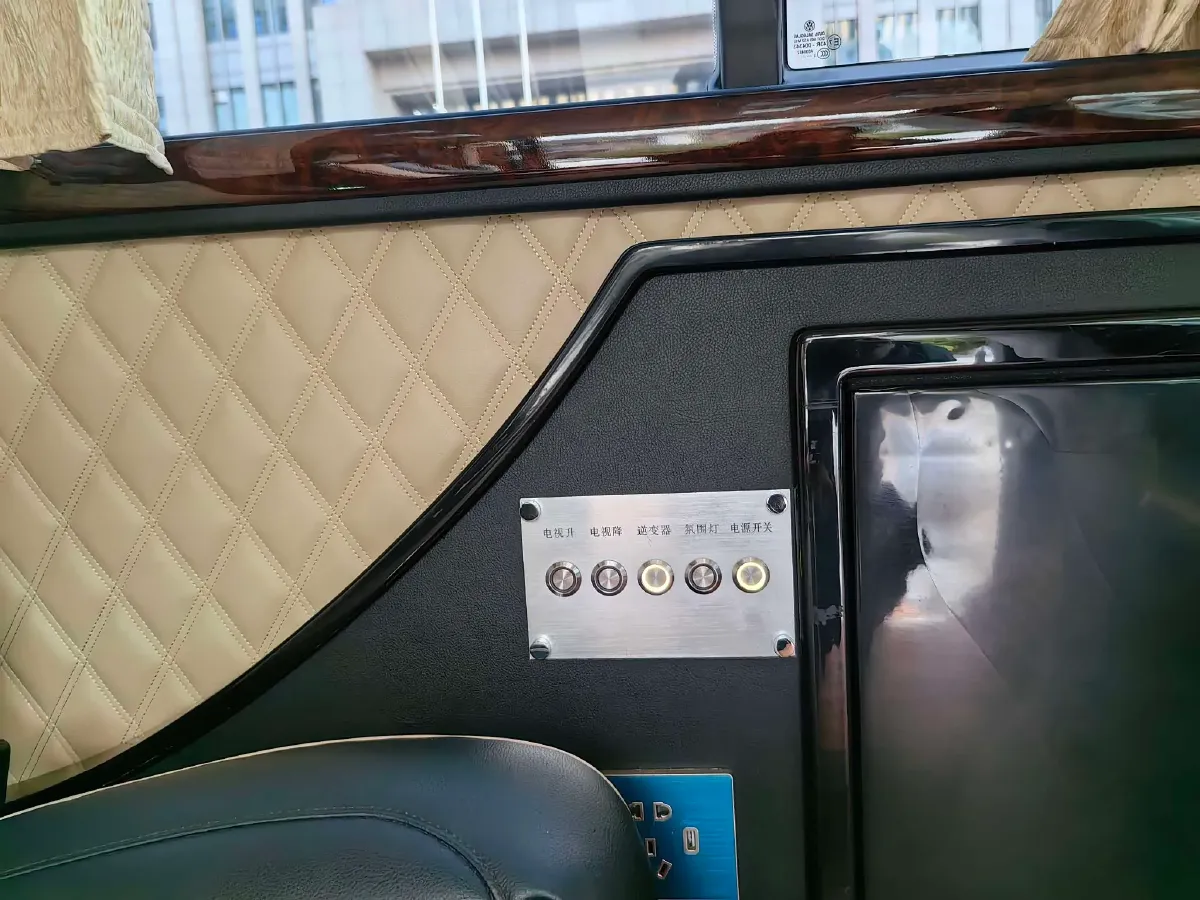 2015 Volkswagen Caravelle 2.0T 204HP L4 7DCT,autocango,china used car exporter,china ev exporter,chinese used car exporter,chinese used ev exporter