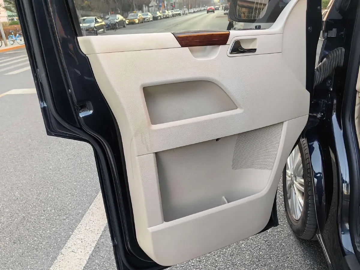 2015 Volkswagen Caravelle 2.0T 204HP L4 7DCT,autocango,china used car exporter,china ev exporter,chinese used car exporter,chinese used ev exporter