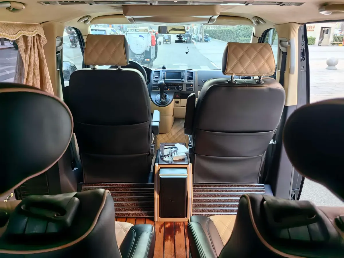 2015 Volkswagen Caravelle 2.0T 204HP L4 7DCT,autocango,china used car exporter,china ev exporter,chinese used car exporter,chinese used ev exporter