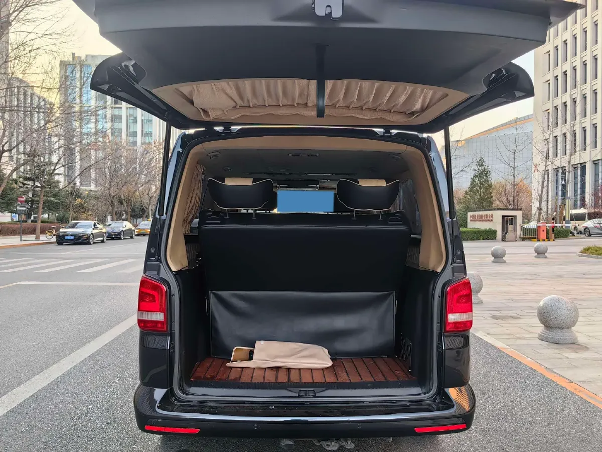 2015 Volkswagen Caravelle 2.0T 204HP L4 7DCT,autocango,china used car exporter,china ev exporter,chinese used car exporter,chinese used ev exporter