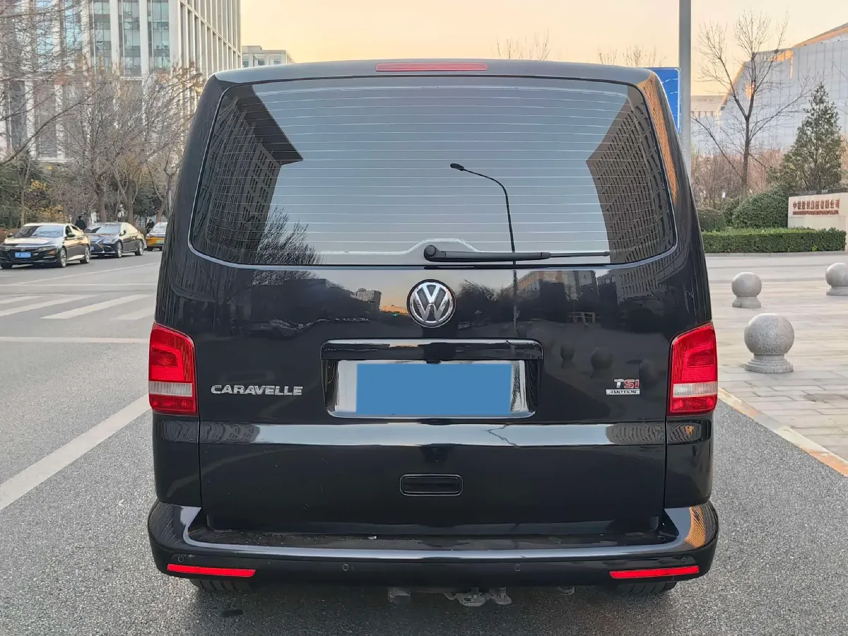 2015 Volkswagen Caravelle 2.0T 204HP L4 7DCT,autocango,china used car exporter,china ev exporter,chinese used car exporter,chinese used ev exporter