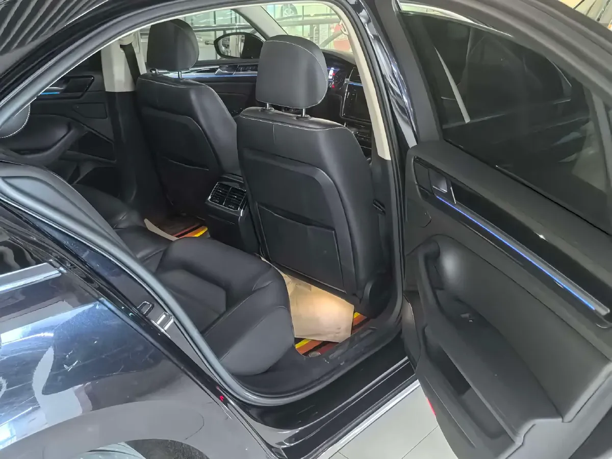 2018 Volkswagen Phideon 2.0T 224HP L4 7DCT,autocango,china used car exporter,china ev exporter,chinese used car exporter,chinese used ev exporter