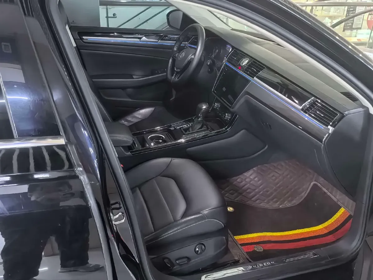 2018 Volkswagen Phideon 2.0T 224HP L4 7DCT,autocango,china used car exporter,china ev exporter,chinese used car exporter,chinese used ev exporter