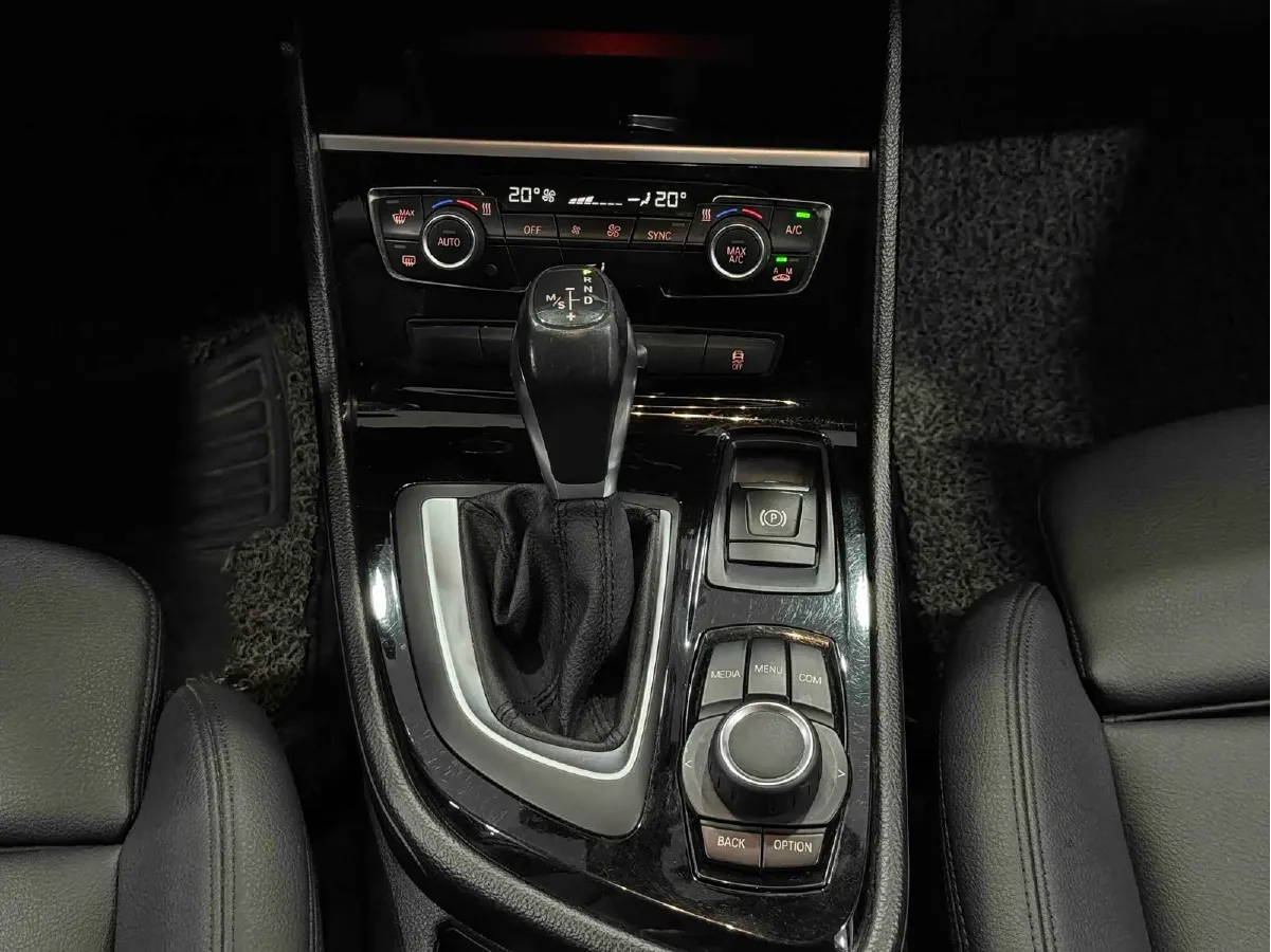 2016 BMW 2 Series Wagon 2.0T 192HP L4 8AT,autocango,china used car exporter,china ev exporter,chinese used car exporter,chinese used ev exporter