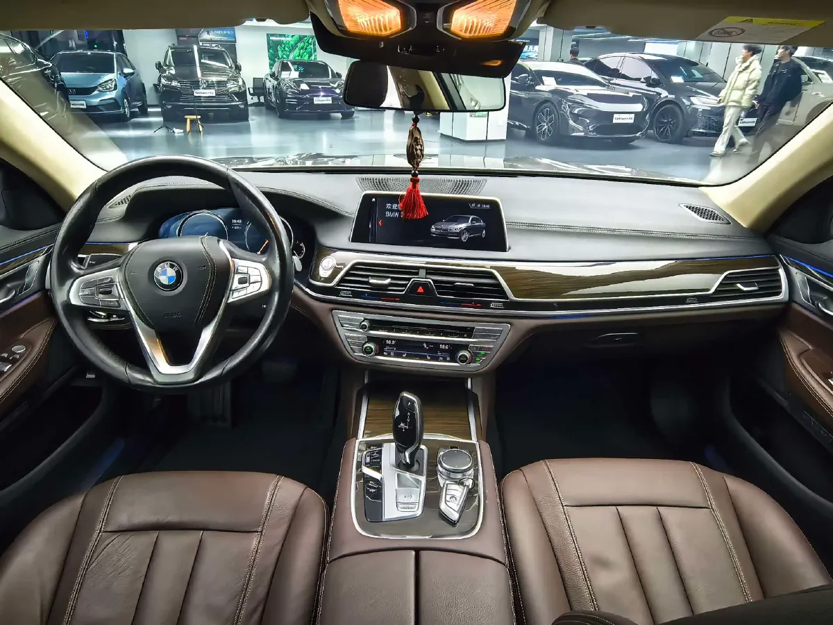 2016 BMW 7 Series 2.0T 258HP L4 8AT,autocango,china used car exporter,china ev exporter,chinese used car exporter,chinese used ev exporter
