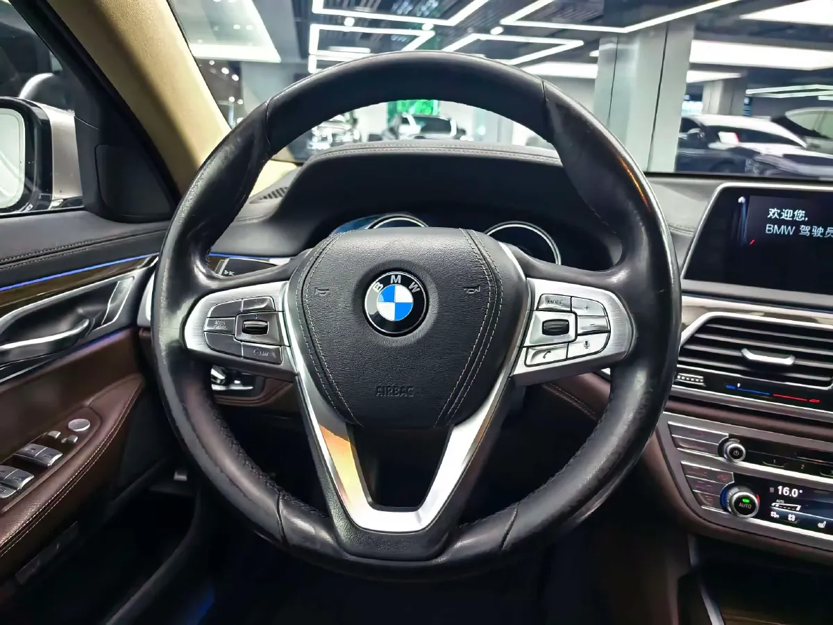 2016 BMW 7 Series 2.0T 258HP L4 8AT,autocango,china used car exporter,china ev exporter,chinese used car exporter,chinese used ev exporter