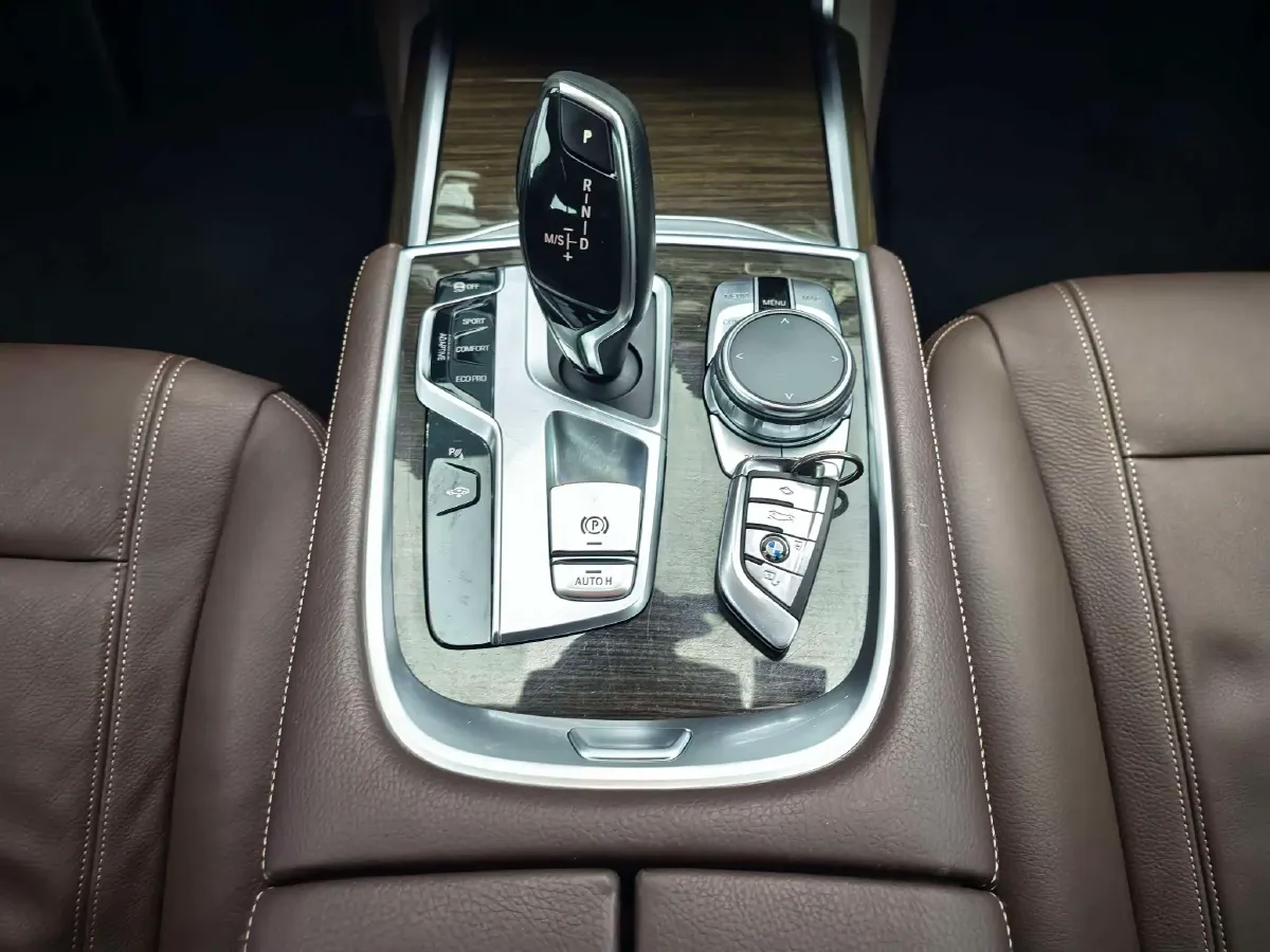 2016 BMW 7 Series 2.0T 258HP L4 8AT,autocango,china used car exporter,china ev exporter,chinese used car exporter,chinese used ev exporter