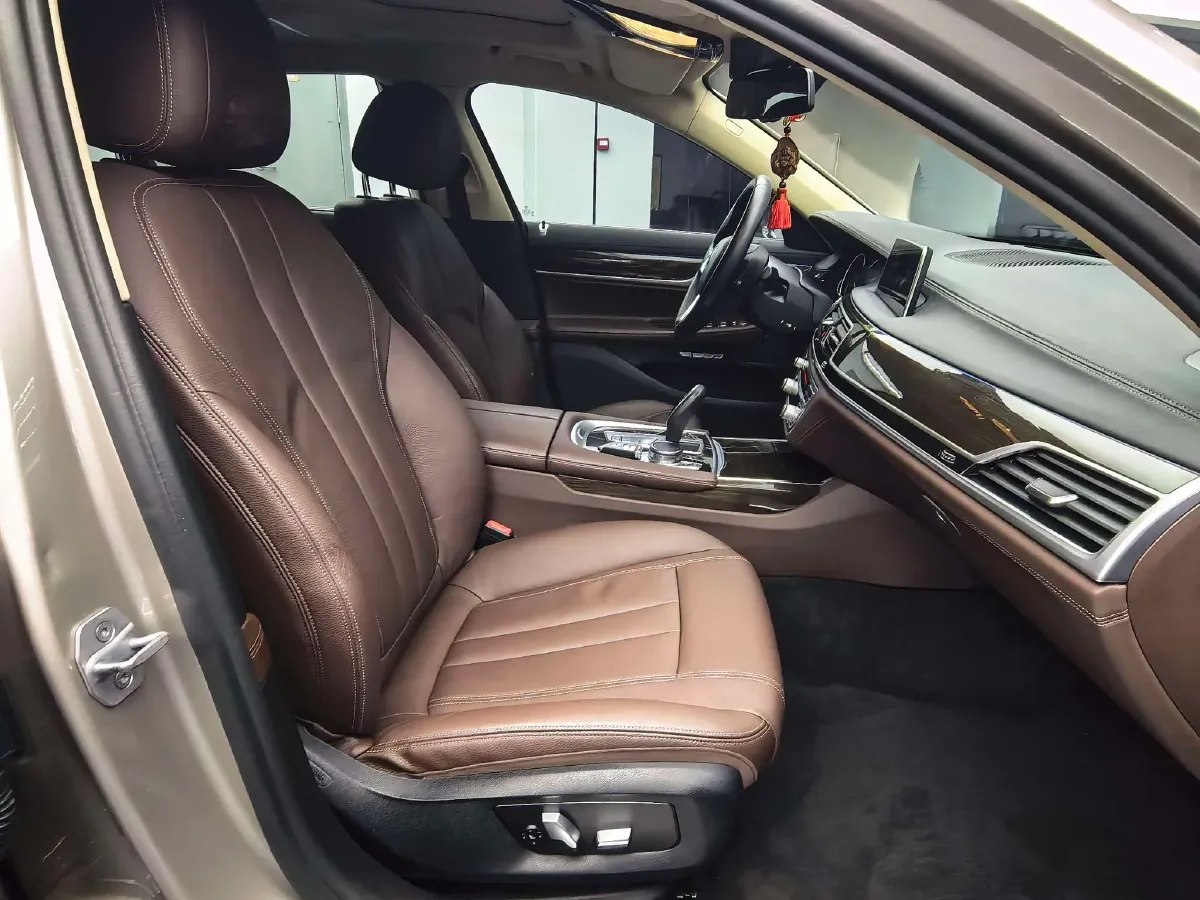 2016 BMW 7 Series 2.0T 258HP L4 8AT,autocango,china used car exporter,china ev exporter,chinese used car exporter,chinese used ev exporter