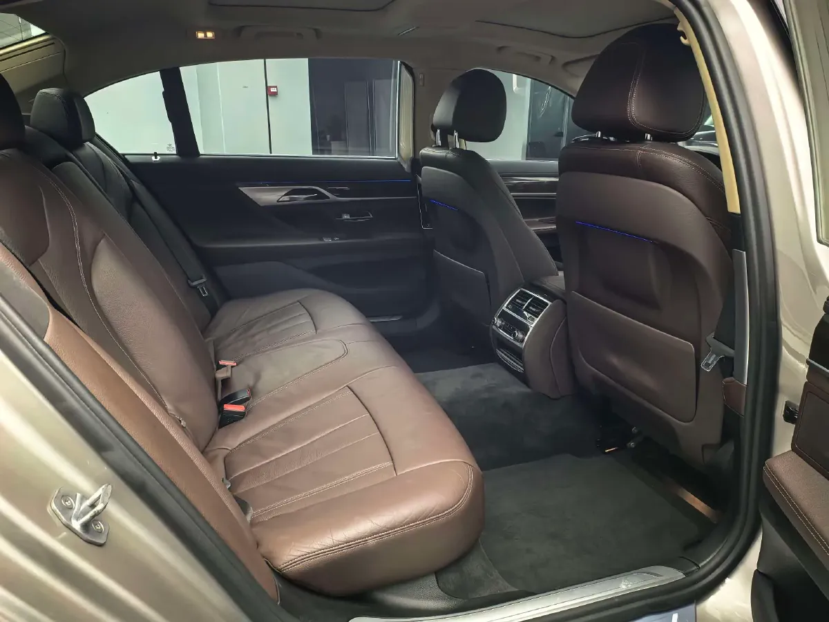 2016 BMW 7 Series 2.0T 258HP L4 8AT,autocango,china used car exporter,china ev exporter,chinese used car exporter,chinese used ev exporter