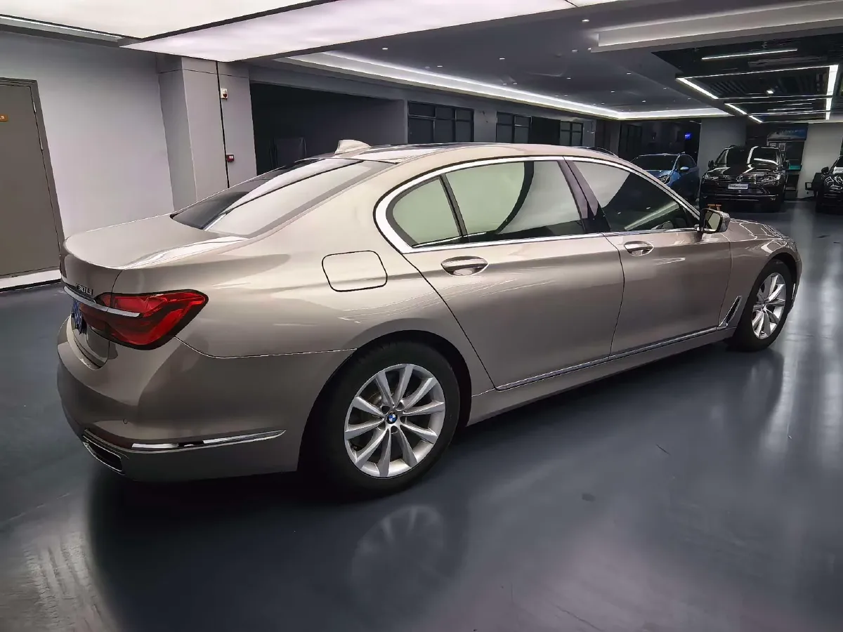 2016 BMW 7 Series 2.0T 258HP L4 8AT,autocango,china used car exporter,china ev exporter,chinese used car exporter,chinese used ev exporter