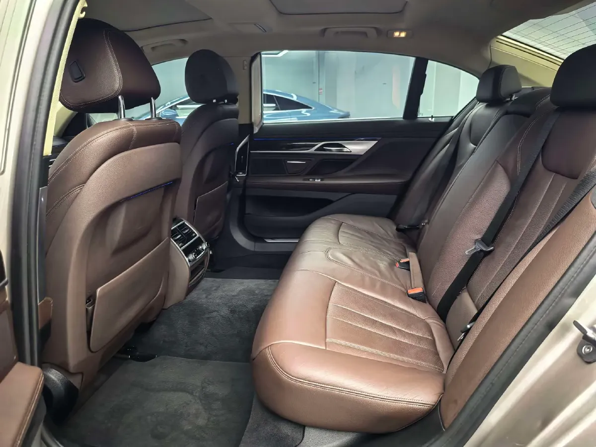 2016 BMW 7 Series 2.0T 258HP L4 8AT,autocango,china used car exporter,china ev exporter,chinese used car exporter,chinese used ev exporter