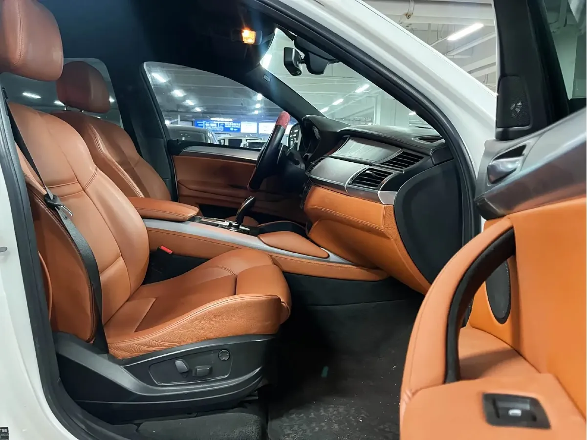 2010 BMW X6 M 4.4T 555HP V8 6AT,autocango,china used car exporter,china ev exporter,chinese used car exporter,chinese used ev exporter