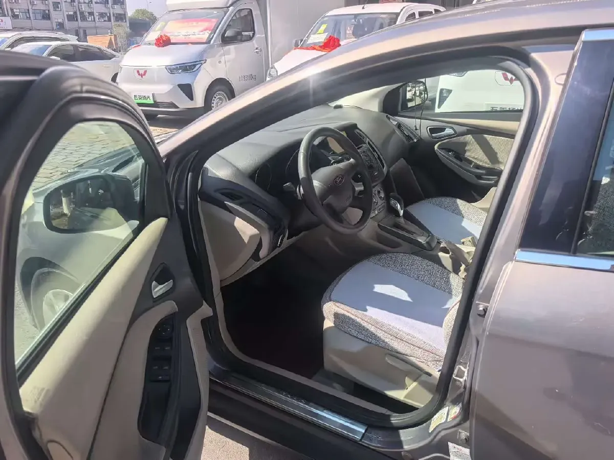 2012 Ford Focus 1.6L 125HP L4 6DCT,autocango,china used car exporter,china ev exporter,chinese used car exporter,chinese used ev exporter