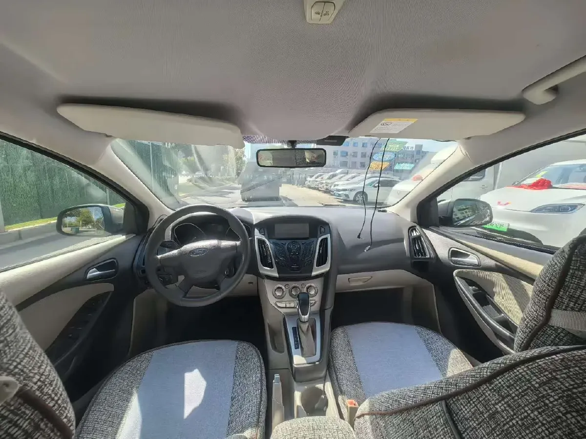 2012 Ford Focus 1.6L 125HP L4 6DCT,autocango,china used car exporter,china ev exporter,chinese used car exporter,chinese used ev exporter