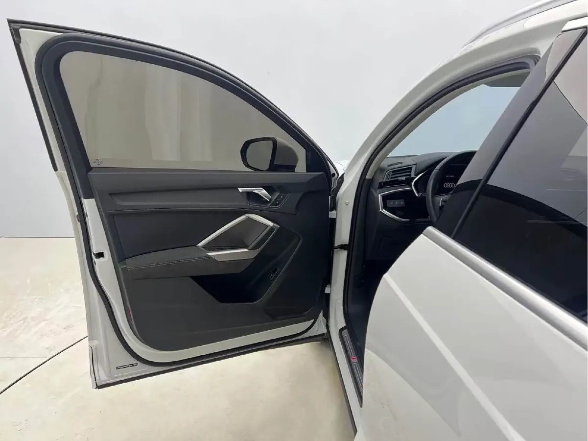 2023 Audi Q3 1.4T 150HP L4 7DCT,autocango,china used car exporter,china ev exporter,chinese used car exporter,chinese used ev exporter