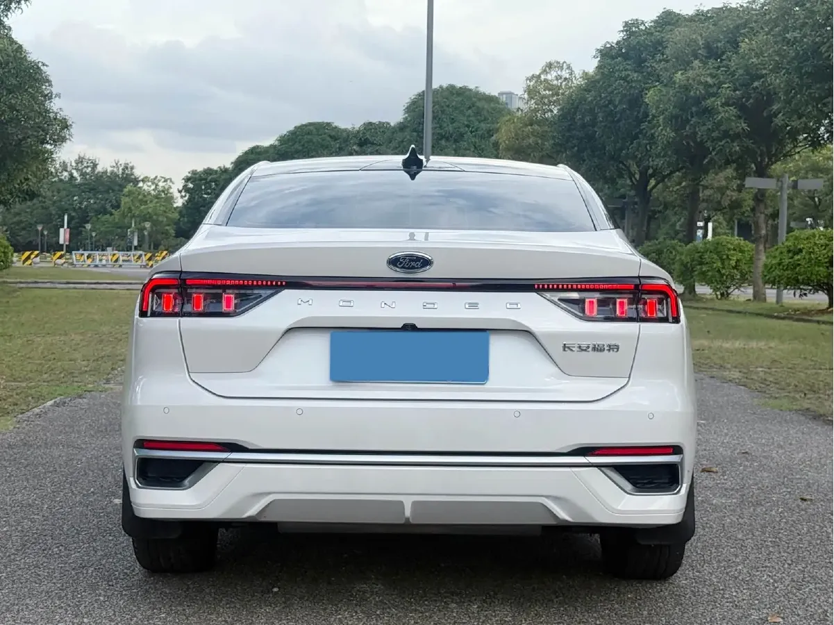 2023 Ford Mondeo 2.0T 254HP L4 8AT,autocango,china used car exporter,china ev exporter,chinese used car exporter,chinese used ev exporter