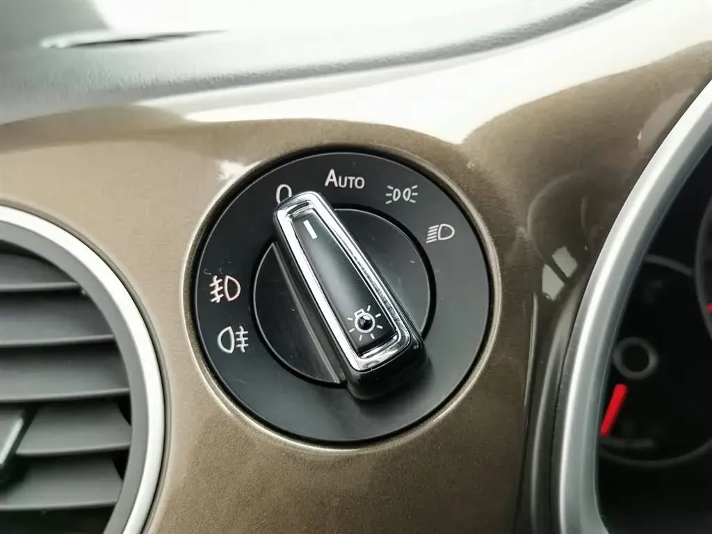 2013 Volkswagen Beetle 1.4T 160HP L4 7DCT,autocango,china used car exporter,china ev exporter,chinese used car exporter,chinese used ev exporter