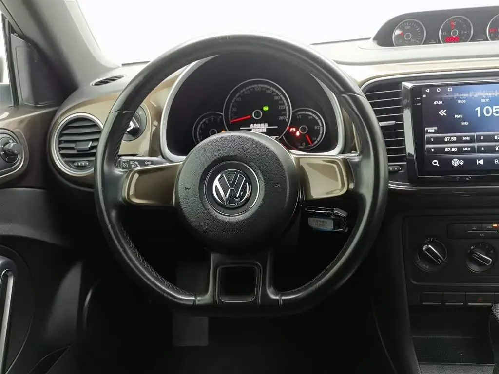 2013 Volkswagen Beetle 1.4T 160HP L4 7DCT,autocango,china used car exporter,china ev exporter,chinese used car exporter,chinese used ev exporter