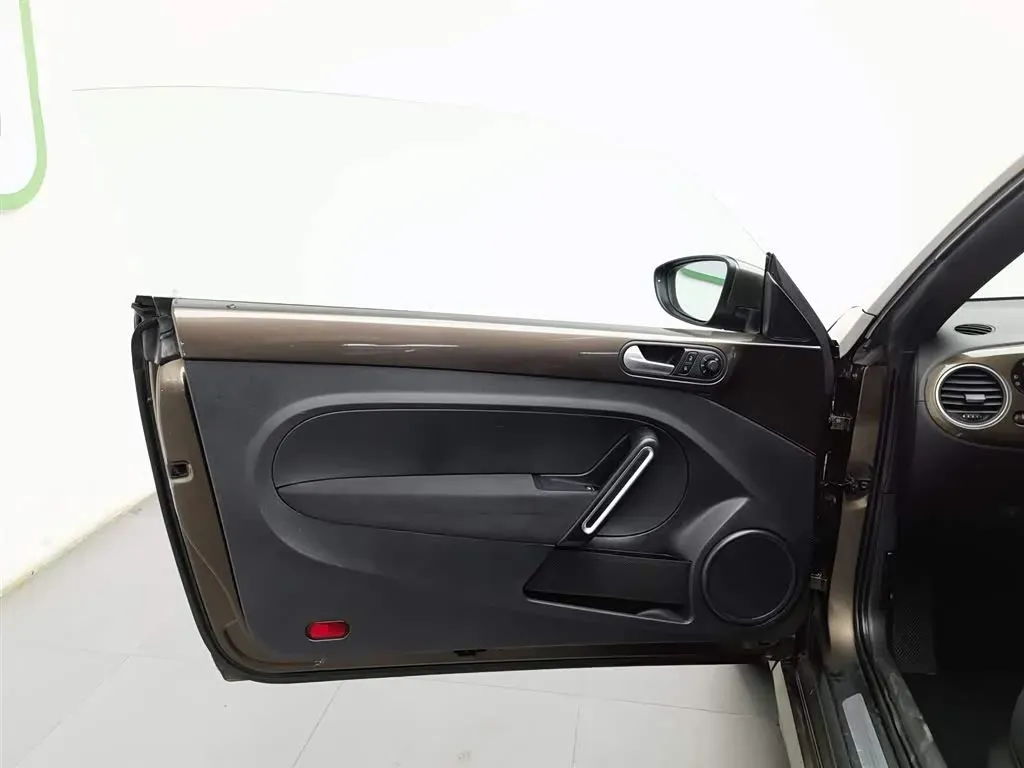 2013 Volkswagen Beetle 1.4T 160HP L4 7DCT,autocango,china used car exporter,china ev exporter,chinese used car exporter,chinese used ev exporter