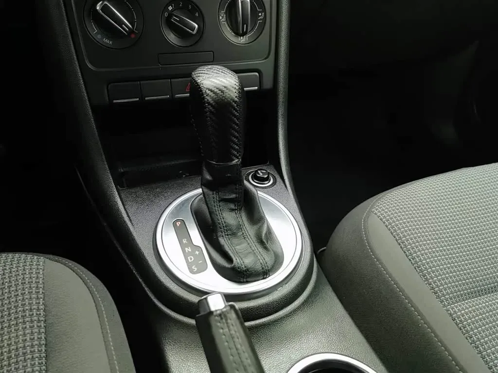 2013 Volkswagen Beetle 1.4T 160HP L4 7DCT,autocango,china used car exporter,china ev exporter,chinese used car exporter,chinese used ev exporter