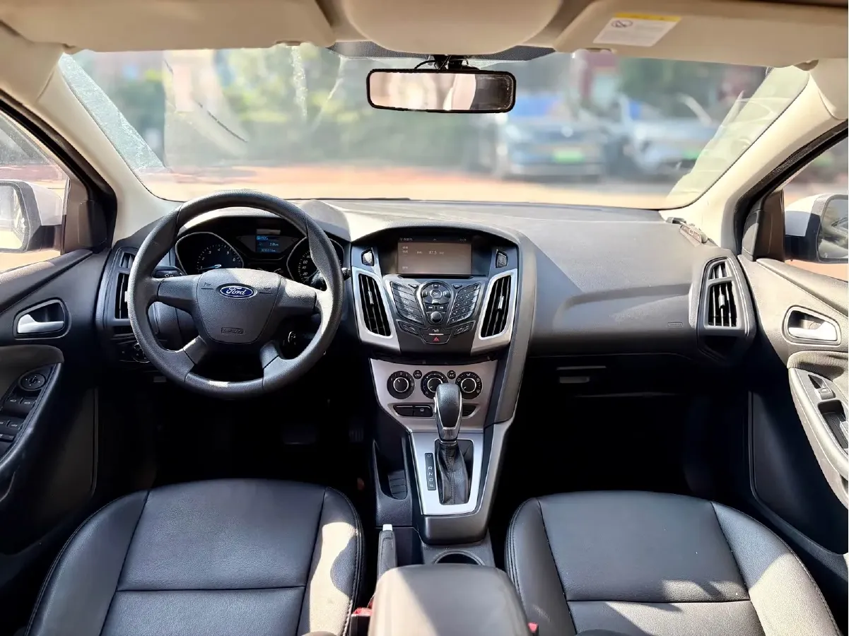 2012 Ford Focus 1.6L 125HP L4 6DCT,autocango,china used car exporter,china ev exporter,chinese used car exporter,chinese used ev exporter