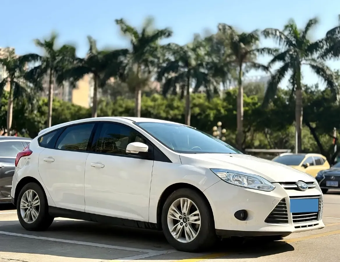 2012 Ford Focus 1.6L 125HP L4 6DCT,autocango,china used car exporter,china ev exporter,chinese used car exporter,chinese used ev exporter