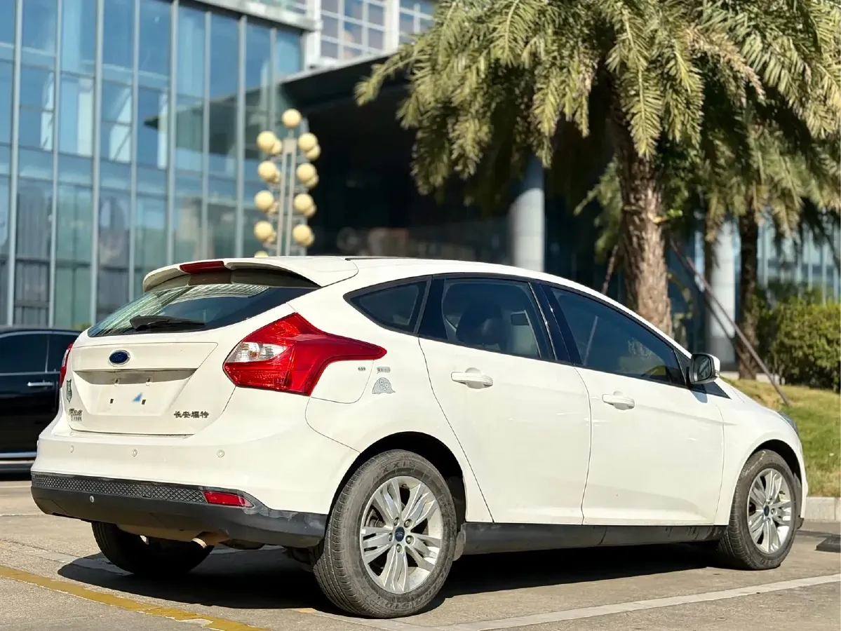 2012 Ford Focus 1.6L 125HP L4 6DCT,autocango,china used car exporter,china ev exporter,chinese used car exporter,chinese used ev exporter
