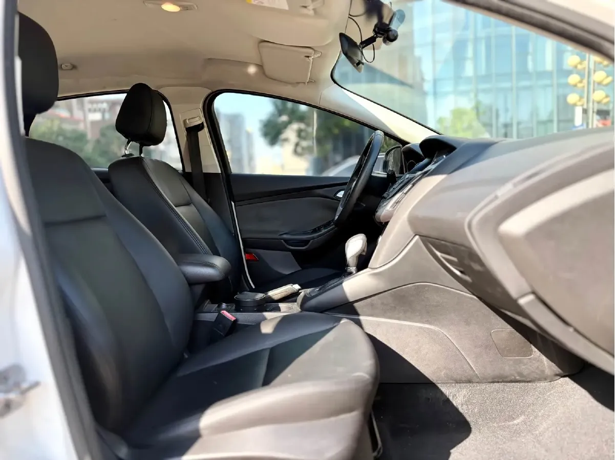 2012 Ford Focus 1.6L 125HP L4 6DCT,autocango,china used car exporter,china ev exporter,chinese used car exporter,chinese used ev exporter