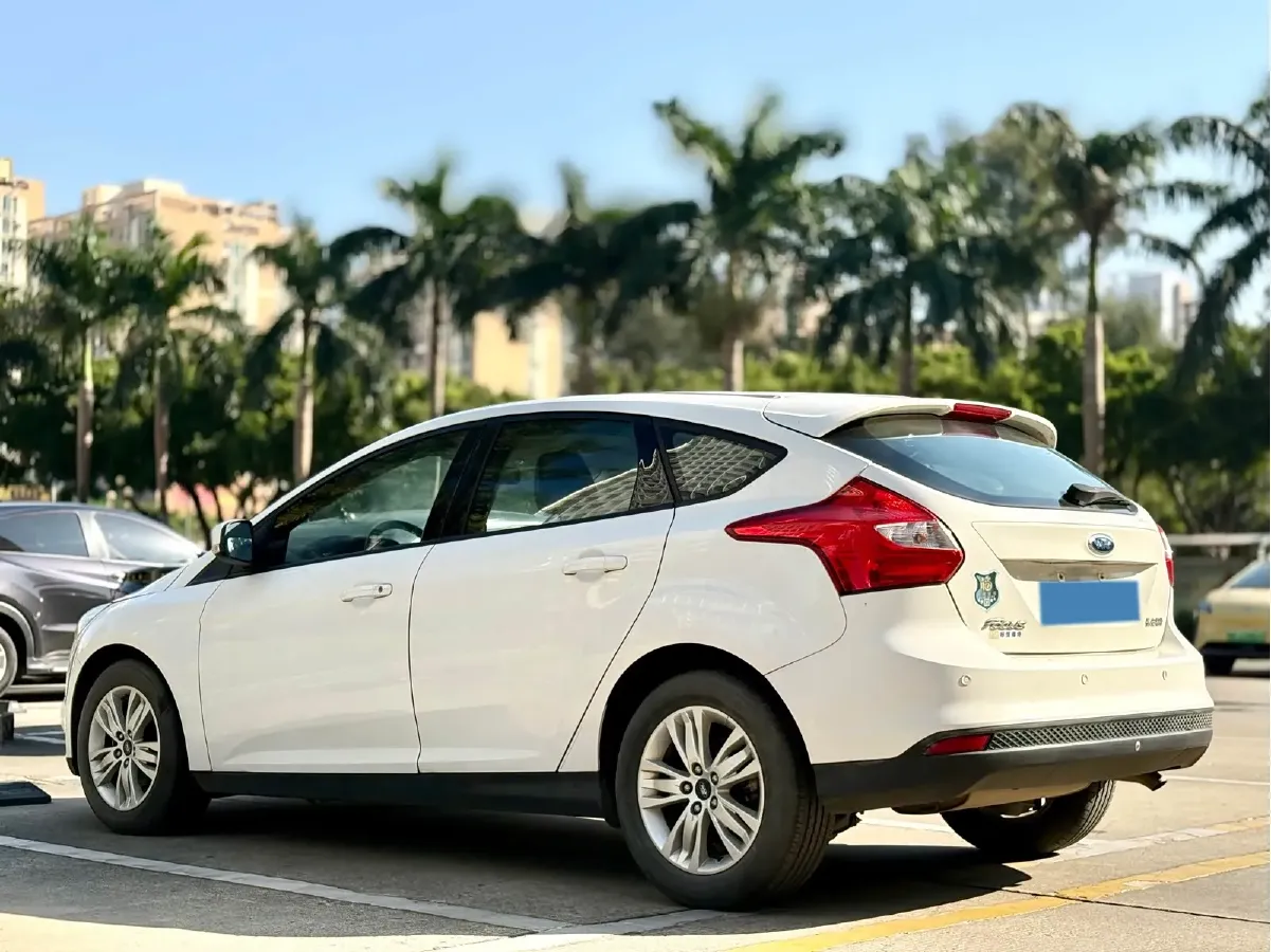 2012 Ford Focus 1.6L 125HP L4 6DCT,autocango,china used car exporter,china ev exporter,chinese used car exporter,chinese used ev exporter