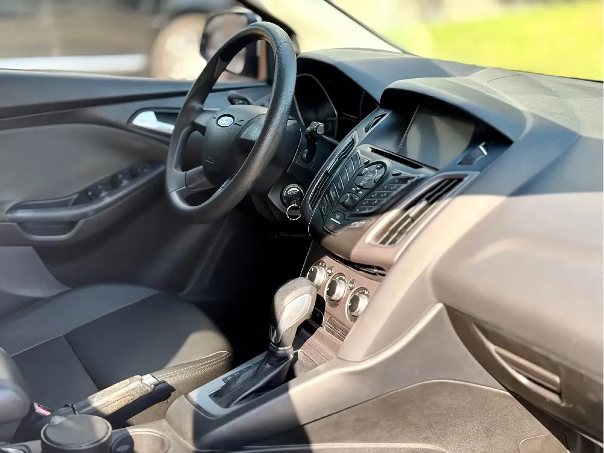 2012 Ford Focus 1.6L 125HP L4 6DCT,autocango,china used car exporter,china ev exporter,chinese used car exporter,chinese used ev exporter