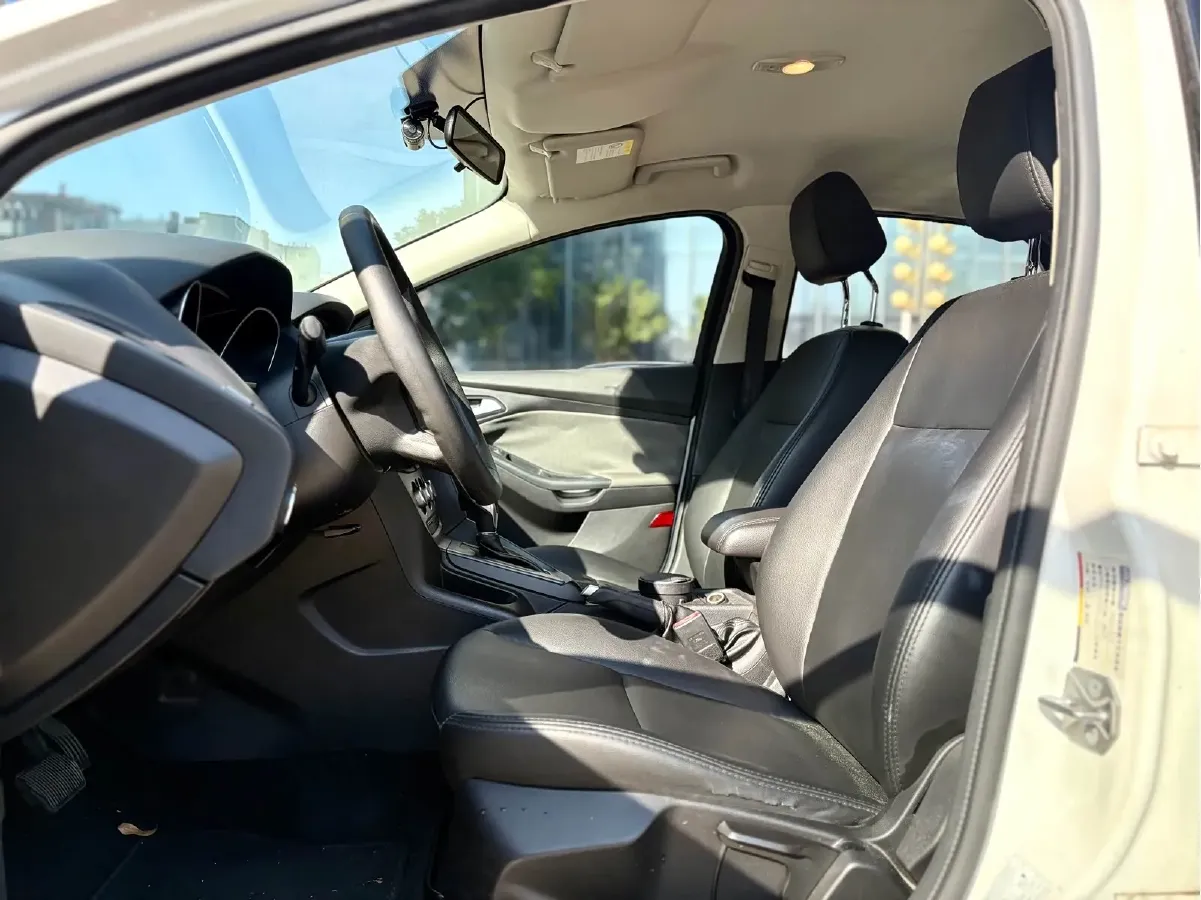 2012 Ford Focus 1.6L 125HP L4 6DCT,autocango,china used car exporter,china ev exporter,chinese used car exporter,chinese used ev exporter