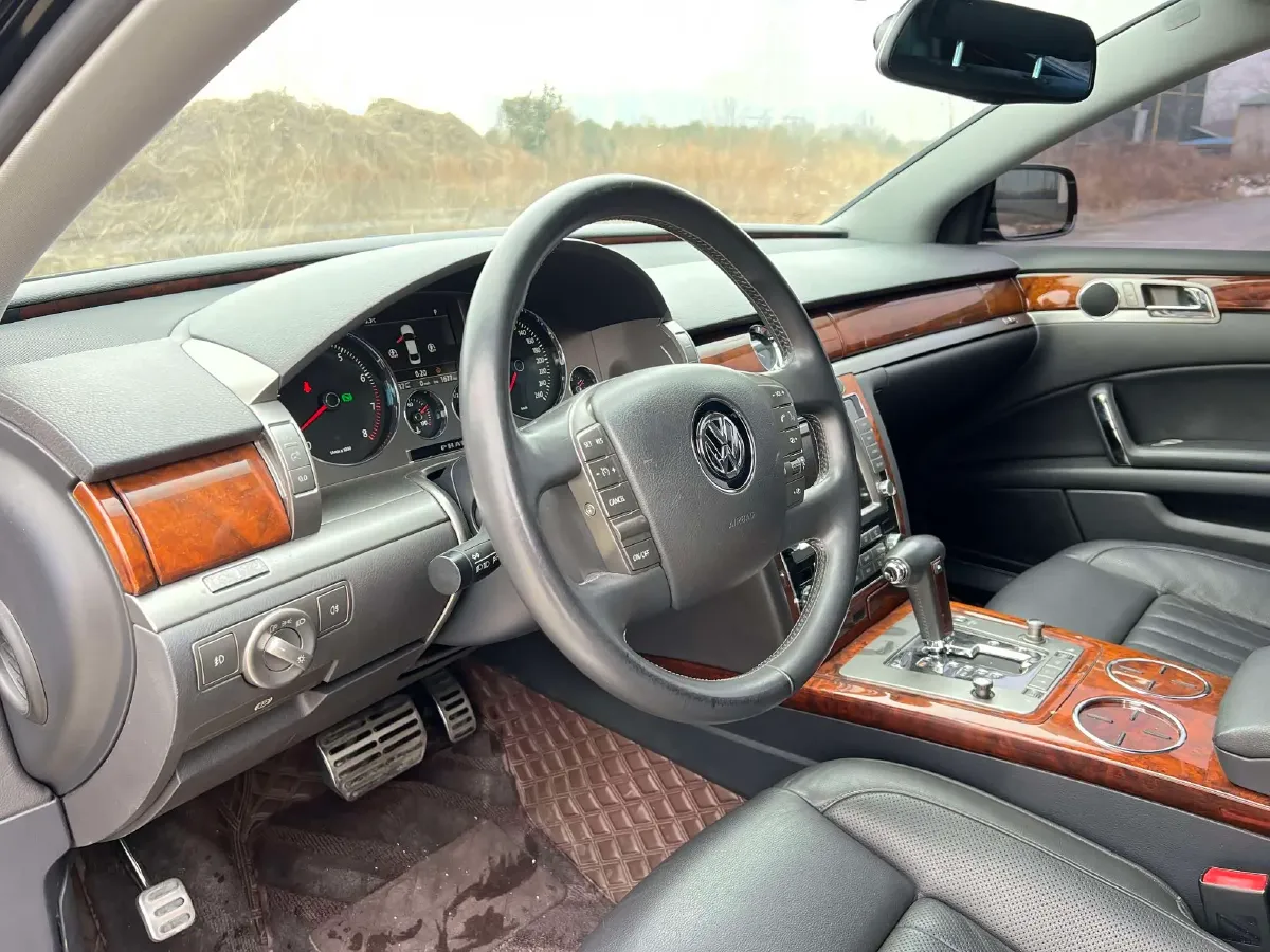 2012 Volkswagen Pheaton 3.0L 250HP V6 6AT,autocango,china used car exporter,china ev exporter,chinese used car exporter,chinese used ev exporter