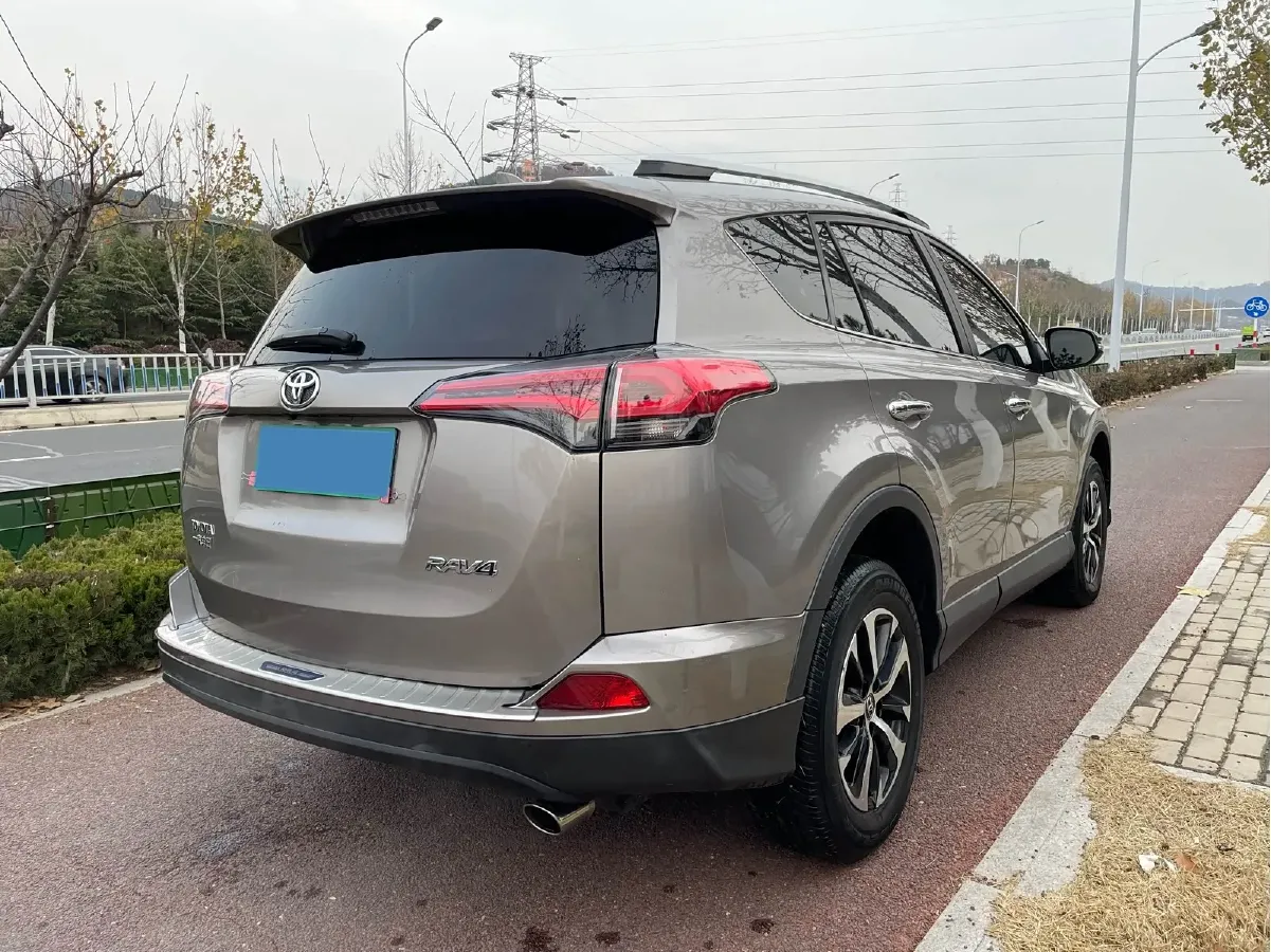 2019 Toyota RAV4 2.0L 151HP L4 CVT,autocango,china used car exporter,china ev exporter,chinese used car exporter,chinese used ev exporter