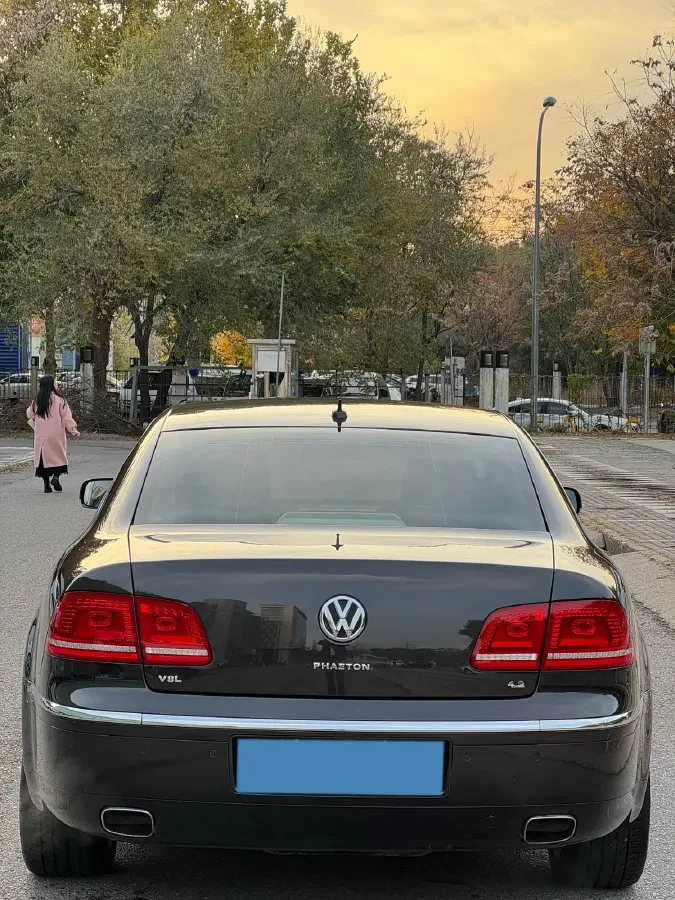 2013 Volkswagen Pheaton 4.2L 335HP V8 6AT,autocango,china used car exporter,china ev exporter,chinese used car exporter,chinese used ev exporter