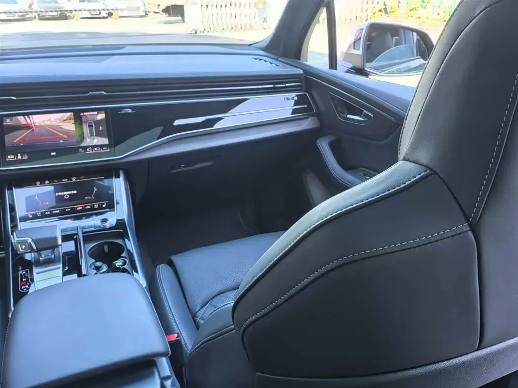 2024 Audi SQ7 4.0T 507HP V8 8AT,autocango,china used car exporter,china ev exporter,chinese used car exporter,chinese used ev exporter