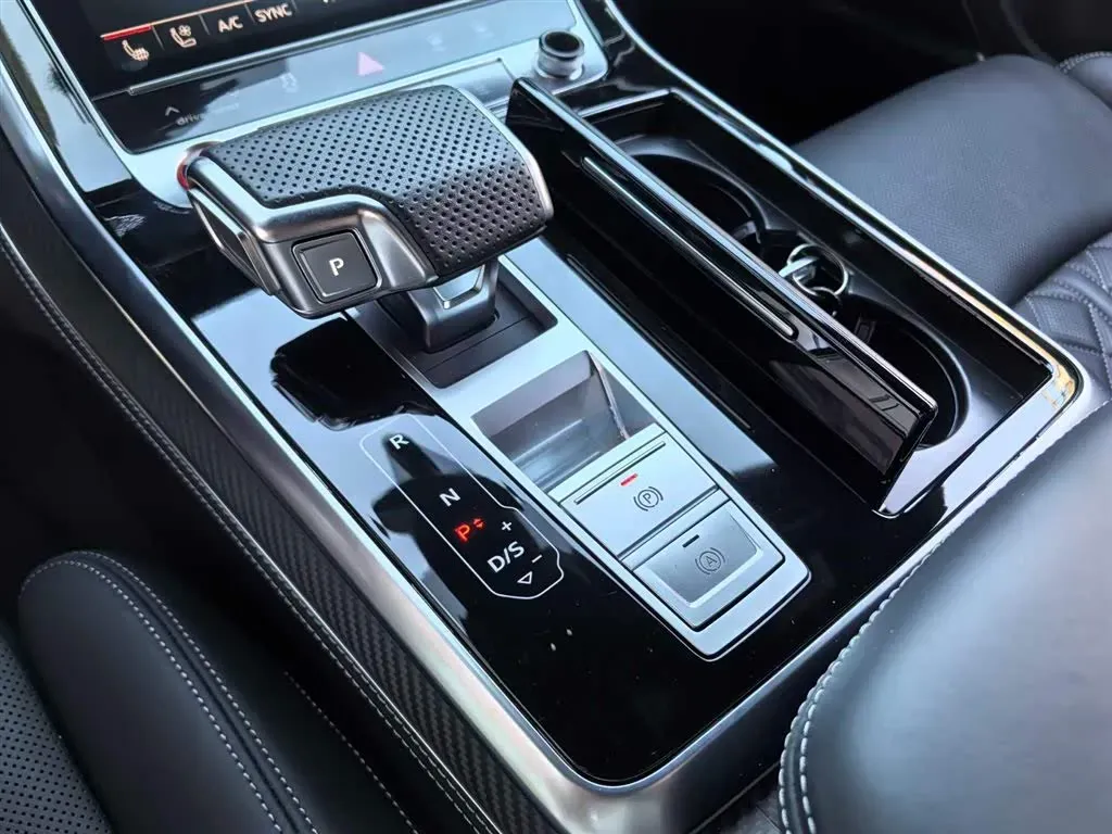 2024 Audi SQ7 4.0T 507HP V8 8AT,autocango,china used car exporter,china ev exporter,chinese used car exporter,chinese used ev exporter