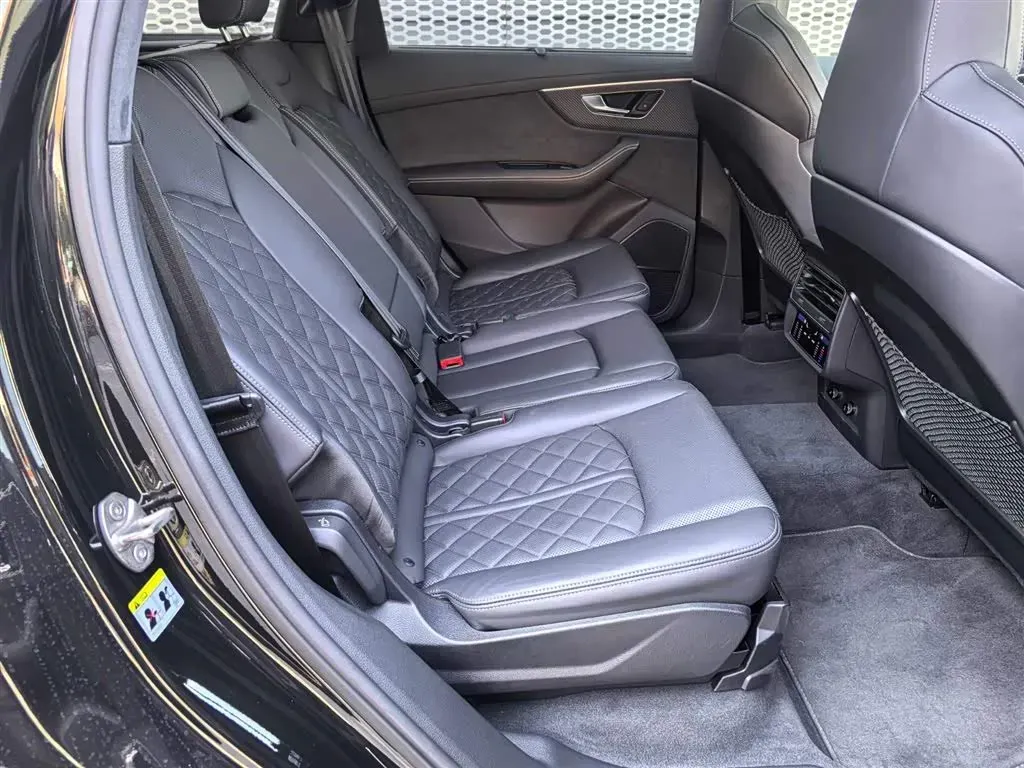 2024 Audi SQ7 4.0T 507HP V8 8AT,autocango,china used car exporter,china ev exporter,chinese used car exporter,chinese used ev exporter