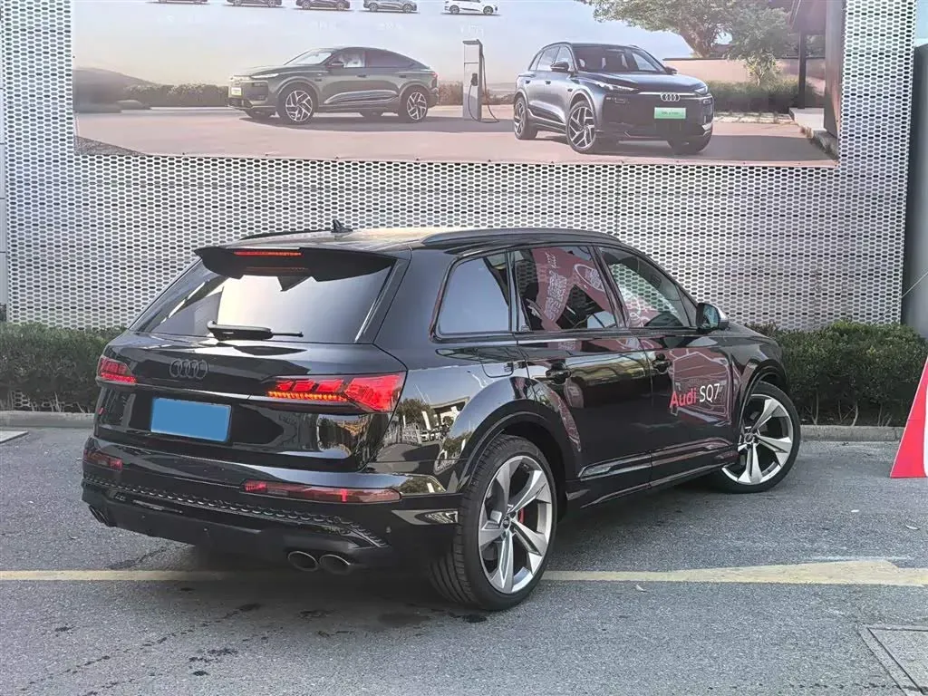 2024 Audi SQ7 4.0T 507HP V8 8AT,autocango,china used car exporter,china ev exporter,chinese used car exporter,chinese used ev exporter