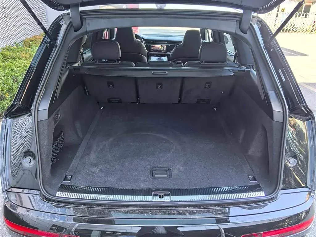 2024 Audi SQ7 4.0T 507HP V8 8AT,autocango,china used car exporter,china ev exporter,chinese used car exporter,chinese used ev exporter