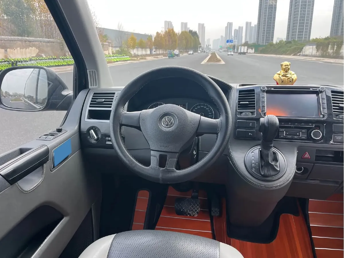 2015 Volkswagen Caravelle 2.0T 204HP L4 7DCT,autocango,china used car exporter,china ev exporter,chinese used car exporter,chinese used ev exporter