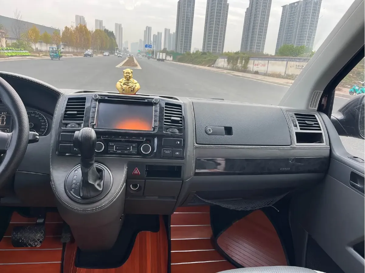 2015 Volkswagen Caravelle 2.0T 204HP L4 7DCT,autocango,china used car exporter,china ev exporter,chinese used car exporter,chinese used ev exporter