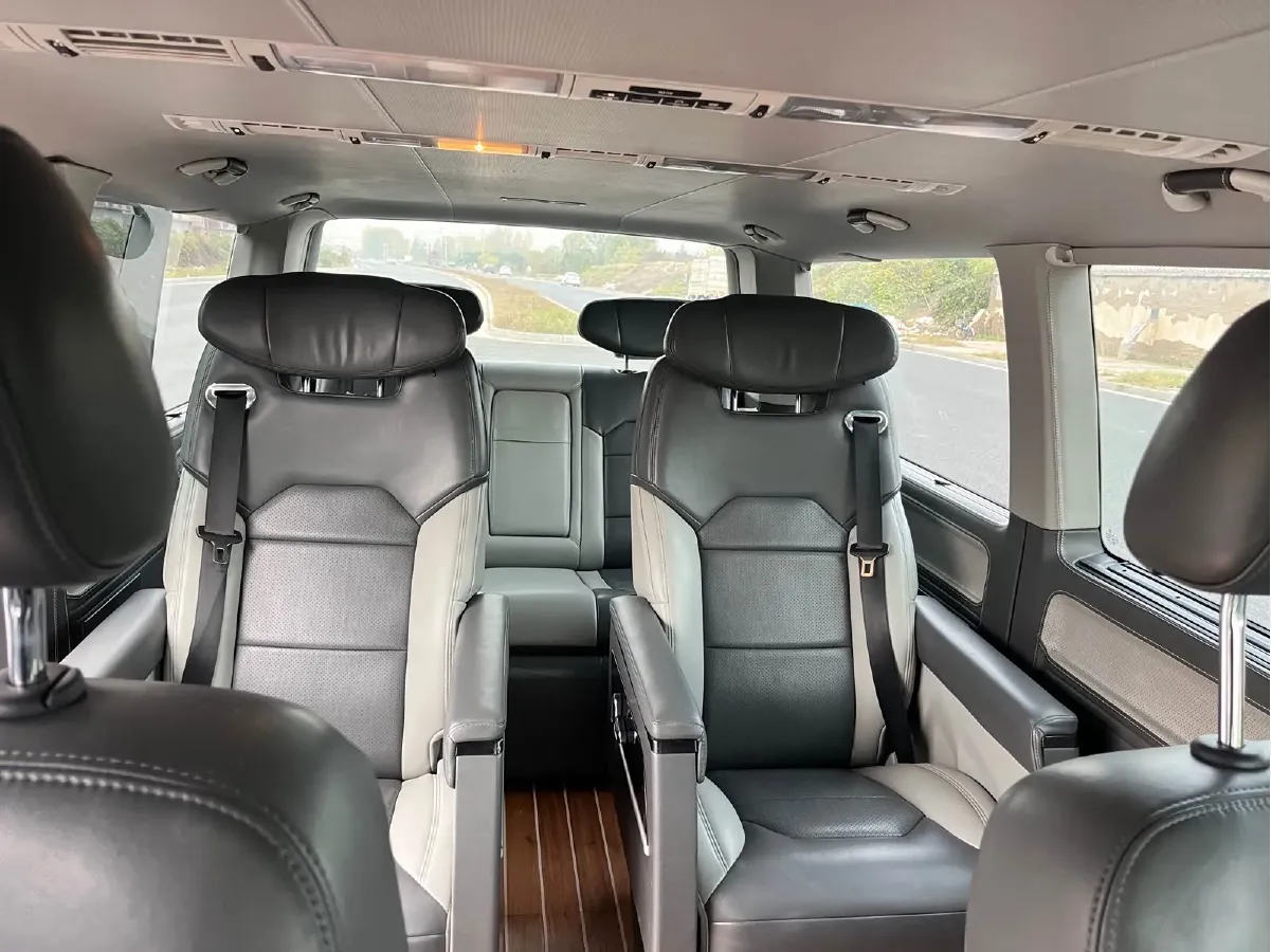 2015 Volkswagen Caravelle 2.0T 204HP L4 7DCT,autocango,china used car exporter,china ev exporter,chinese used car exporter,chinese used ev exporter